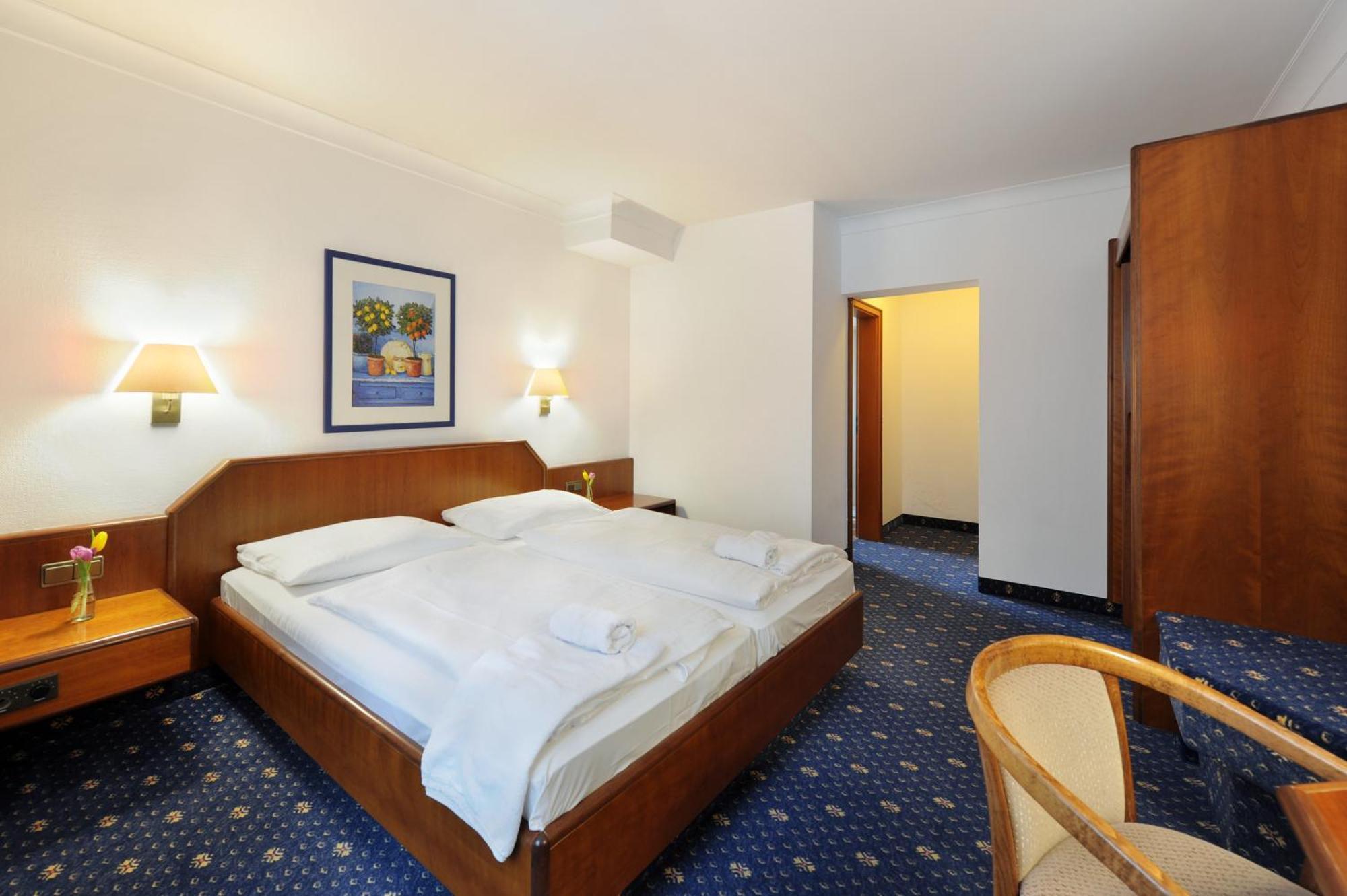 Ambassador Parkhotel 3* München