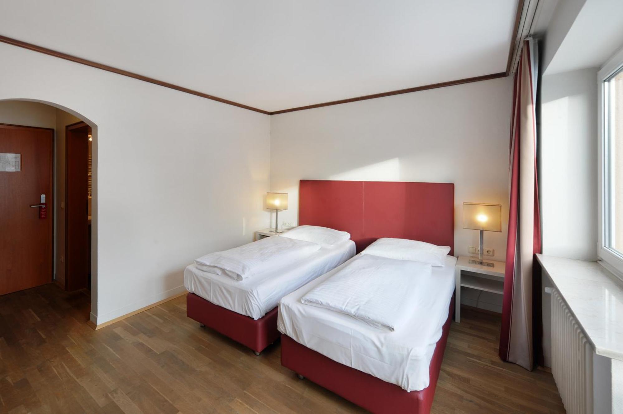 Ambassador Parkhotel 3*