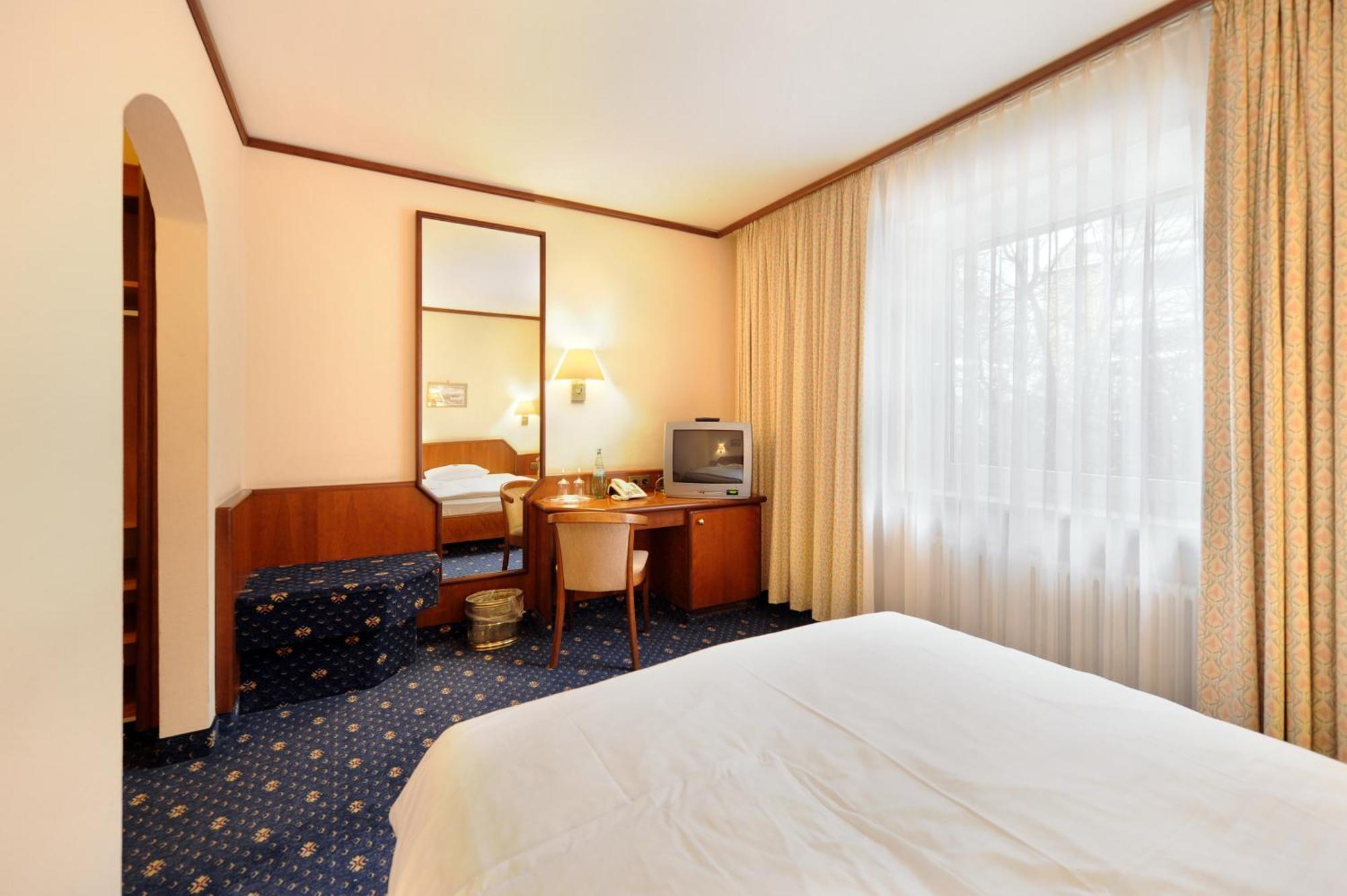Hotel Ambassador Parkhotel 3*