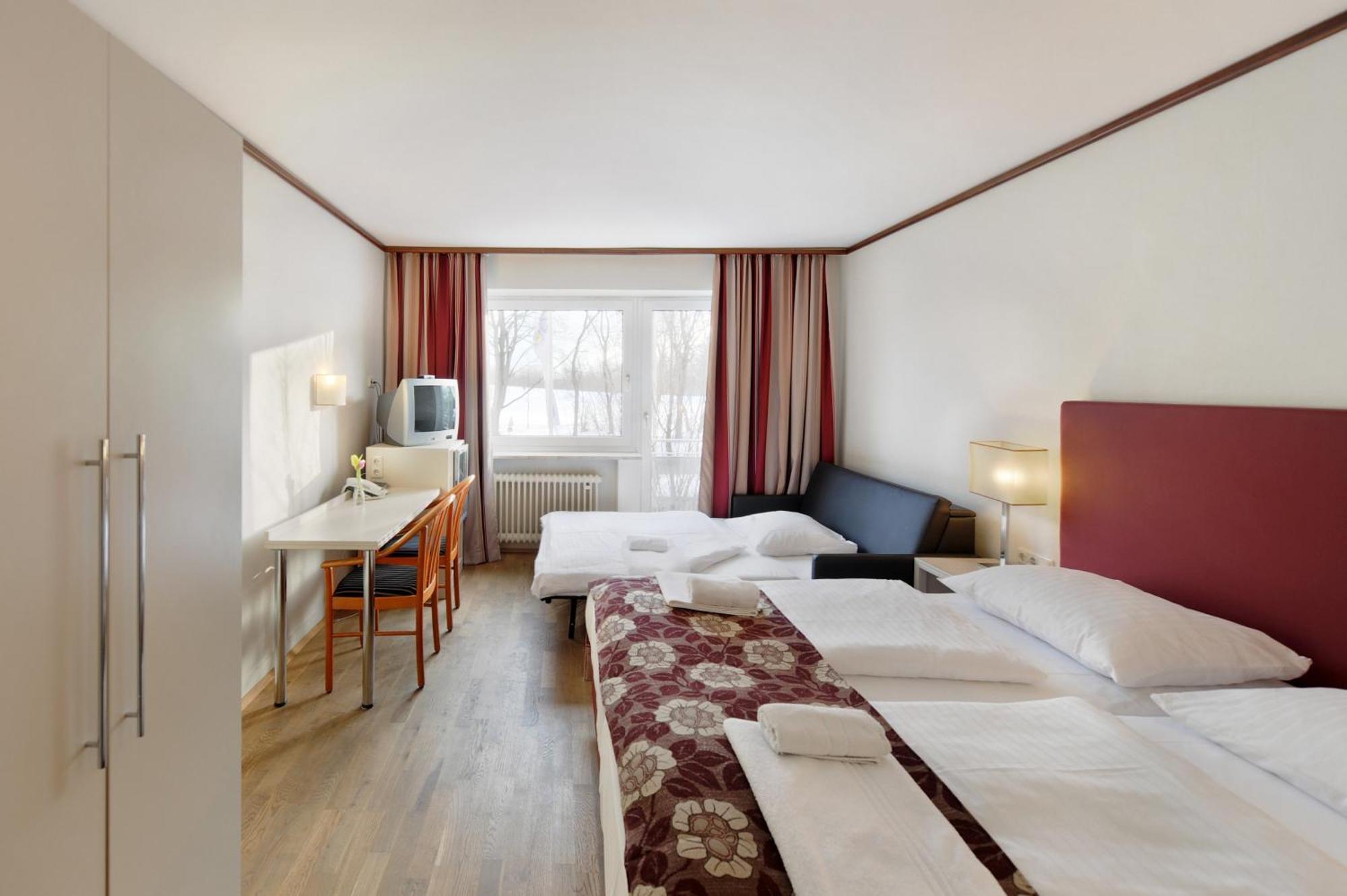 Ambassador Parkhotel 3*