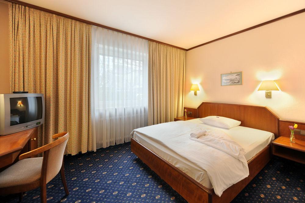 Ambassador Parkhotel Hotel 3*