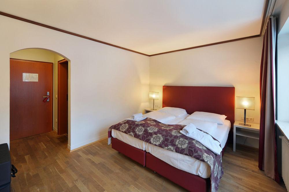 Ambassador Parkhotel 3* München