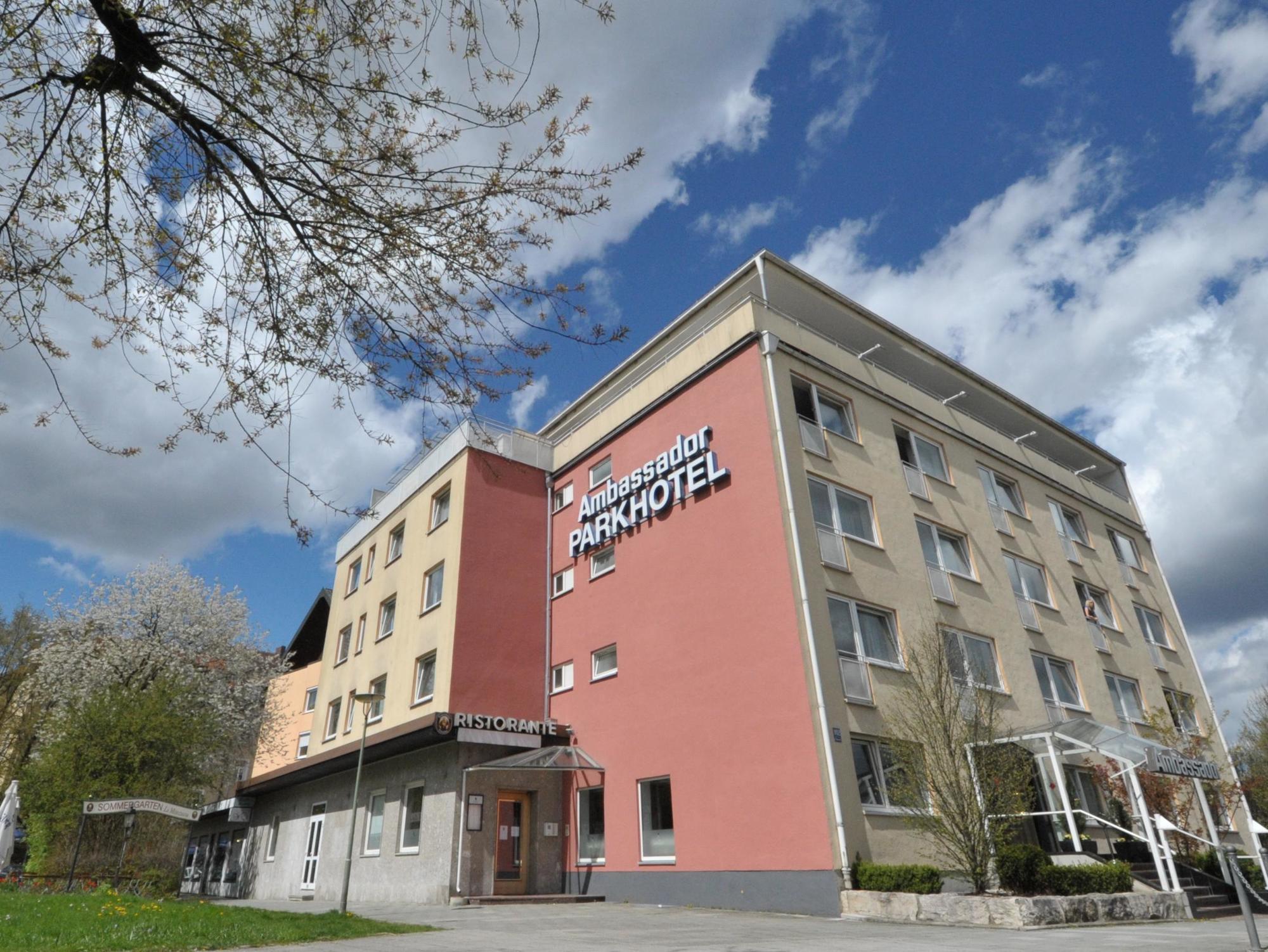 Ambassador Parkhotel 3* München