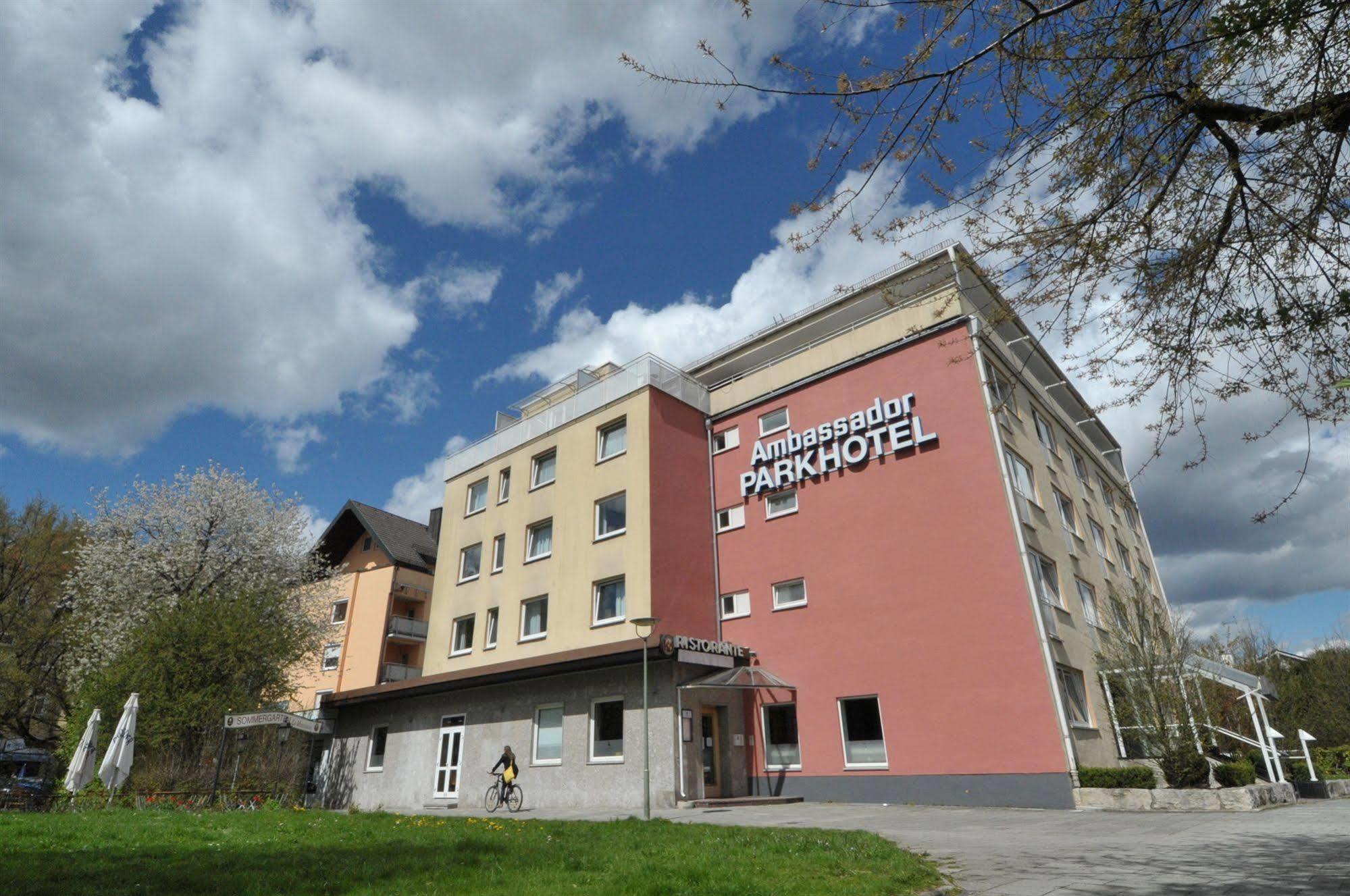 Ambassador Parkhotel 3*