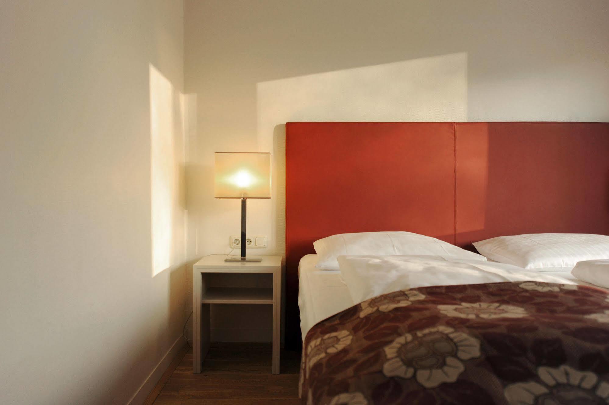 Ambassador Parkhotel 3* München