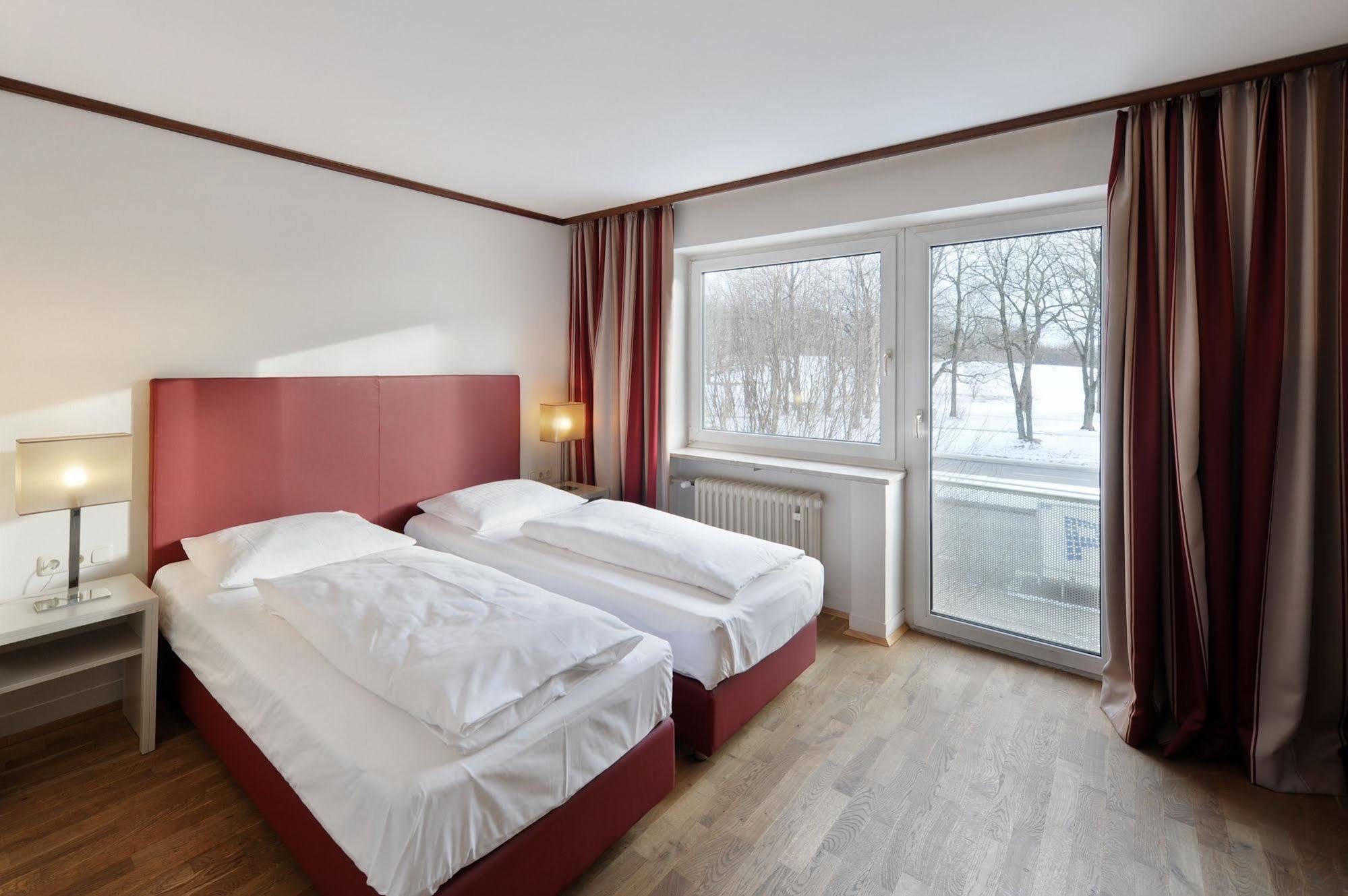Ambassador Parkhotel 3*