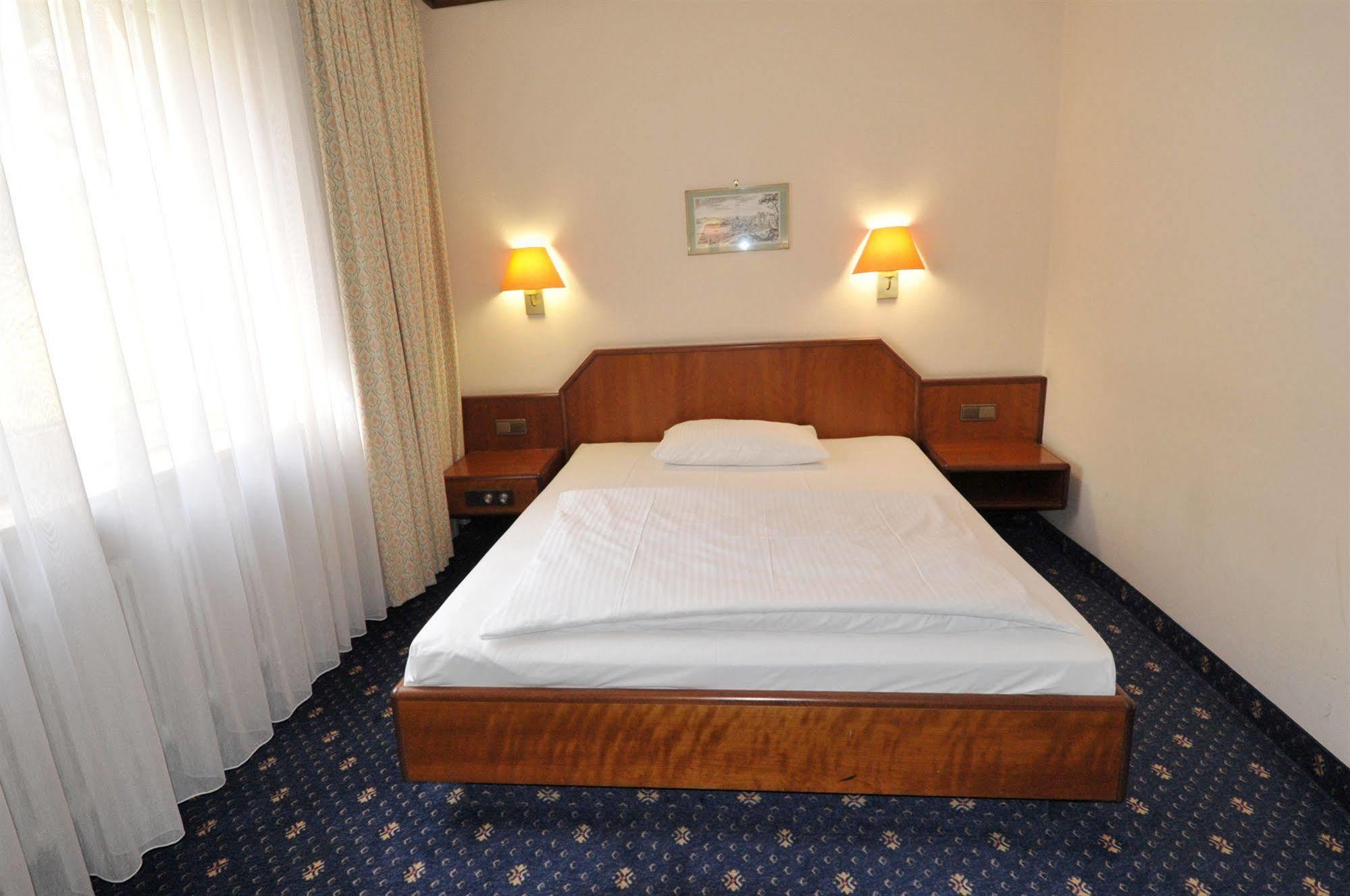 Hotel Ambassador Parkhotel 3*