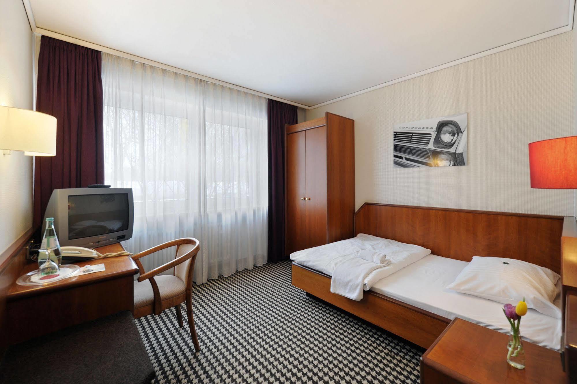 Hotel Ambassador Parkhotel 3*