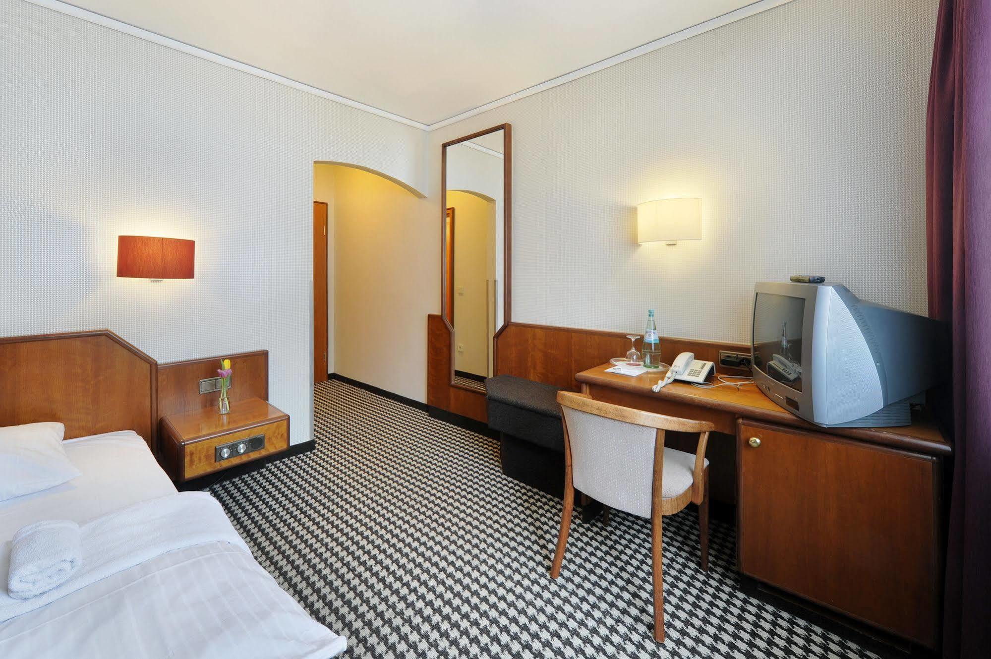 Ambassador Parkhotel