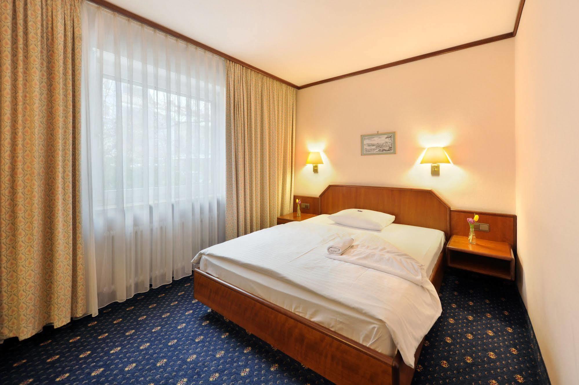 Hotel Ambassador Parkhotel 3*